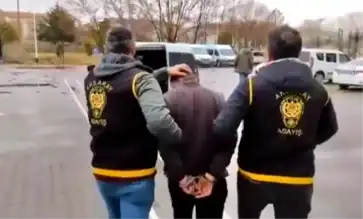 Aksaray'da Aranan Şahıs Çatıdaki Saklanmacasında Yakalandı