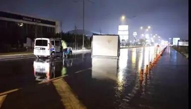 Şiddetli Fırtına Şehri Vurdu: Trafik Felç!