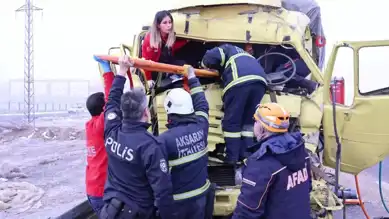 Sisli Havada Kamyon Kazası: Sürücü Sıkıştı