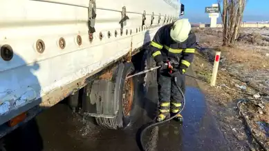 Aksaray'da Tır Lastiği Yandı, İtfaiye Söndürdü