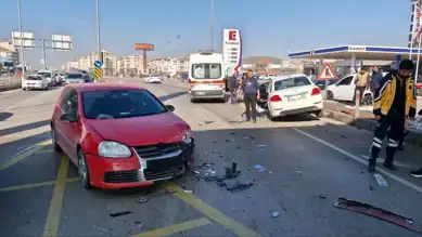 Aksaray'da Çarpışma: 2 Yaralı