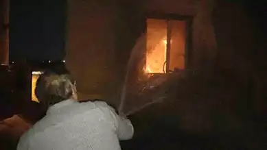 Aksaray'da Ev Yanıyor, Sakin Kurtuldu!
