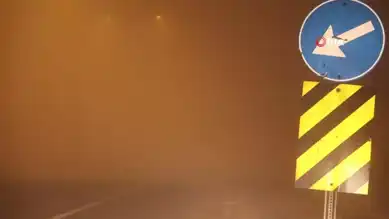 Yoğun Sis Şehri Örtüyor, Görüş Mesafesi Kritik Seviyede!