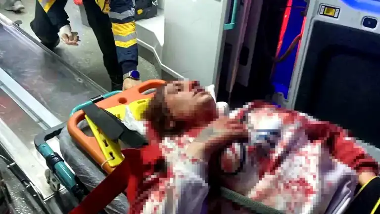 Aksaray'da Sokak Ortasında Bıçaklama! Kadın Ağır Yaralı