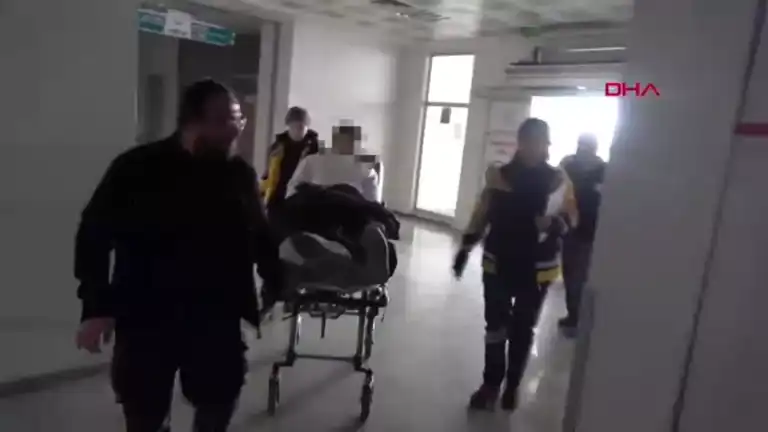 Liseli Öğrenci Sınıfta Bıçaklandı!