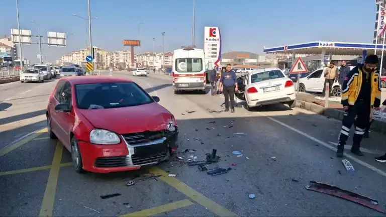 Aksaray'da Çarpışma: 2 Yaralı