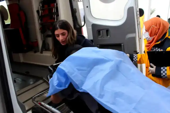 Aksaray'da 'Yan Bakma' Kavgası: Genç Bıçaklandı