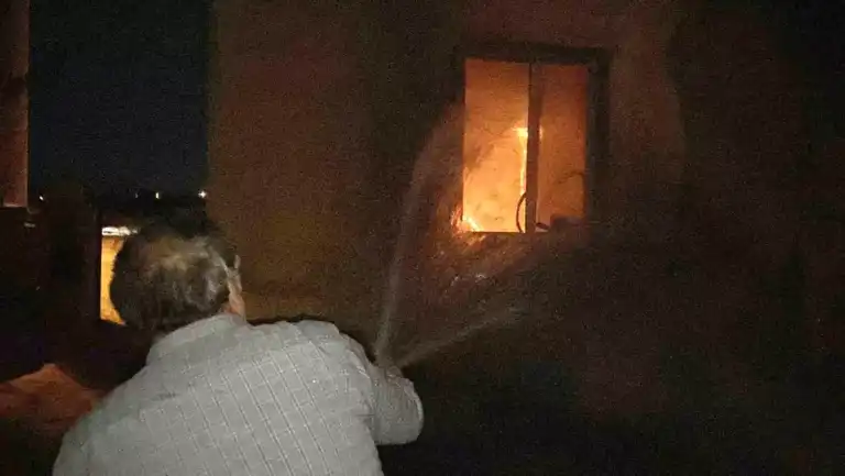 Aksaray'da Ev Yanıyor, Sakin Kurtuldu!