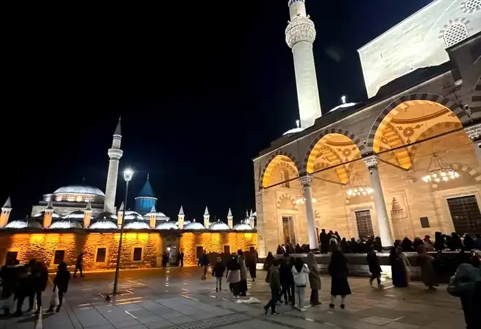 Konya'da Coşkulu Bir Berat Kandili
