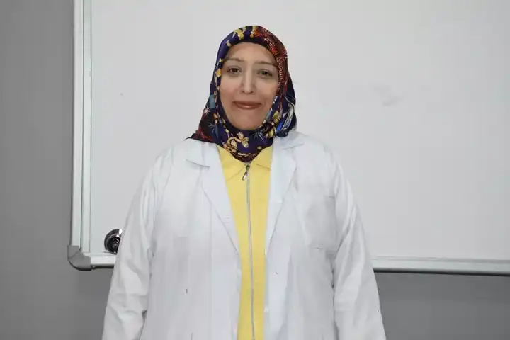 Mücadeleci Öğretmen: Hastalıkları Yenip Öğrencilerine Umut Oldu
