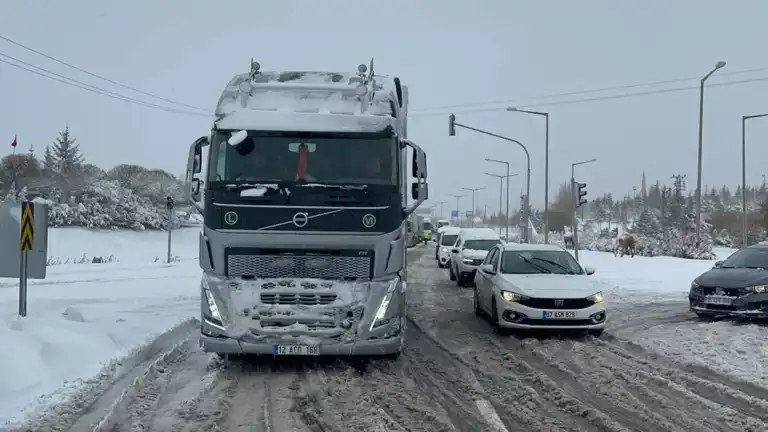 Yoğun Kar Yağışı: Nevşehir-Aksaray Yolu Kapandı!