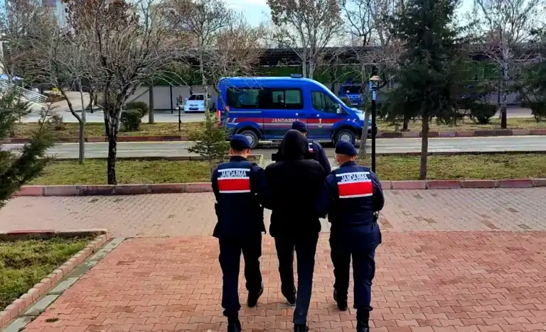 Aksaray'da 27 Yıl Hapis Cezası Olan Uyuşturucu Taciri Yakalandı